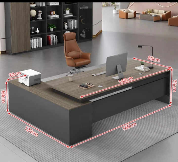 Executive table without side drawers